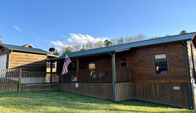 Dawson's Den at Copperhead Lodge, Hot Tub, 99.00 nightly thru 5/21