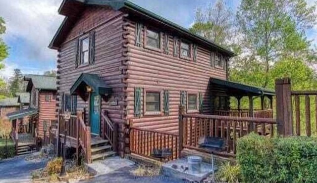 Day Dreamer by Beyond Expectations: Cozy Cabin w/Views & Outdoor Fun