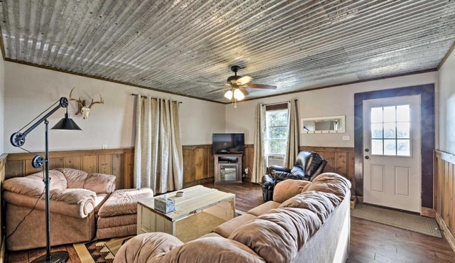 Day Trip to Waco & Temple: House on Cattle Farm