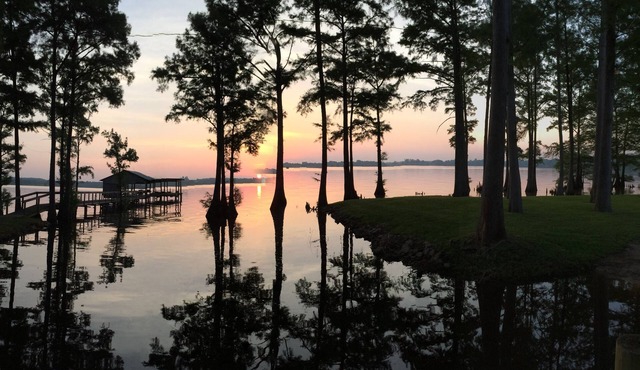Daybreak at The Dock House, 3-bedroom house located on beautiful Caddo Lake