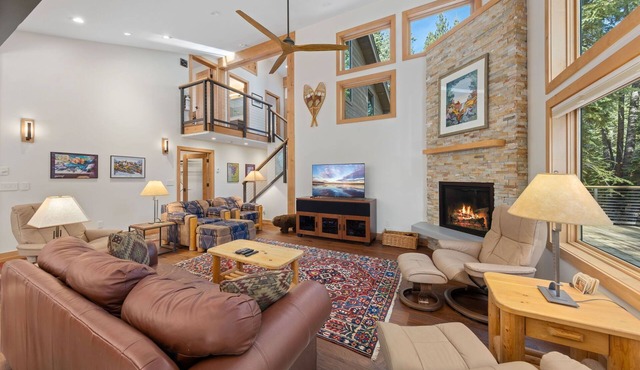 Daybreak by Tahoe Getaways - New Remodel w/Private Hot Tub