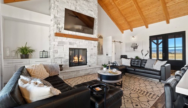 Daydream Entire Home with Teton Views and Private Hot Tub