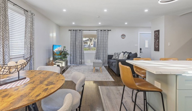 Daydream: Spacious 5BR-2BA- Newly Remodeled!