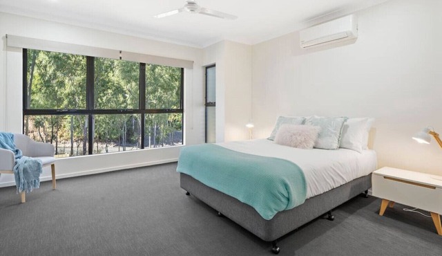 Daydreaming Airlie Beach Water views & moments to boardwalk.