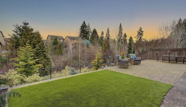 Daylight Basement Apt Next to Green Belt!