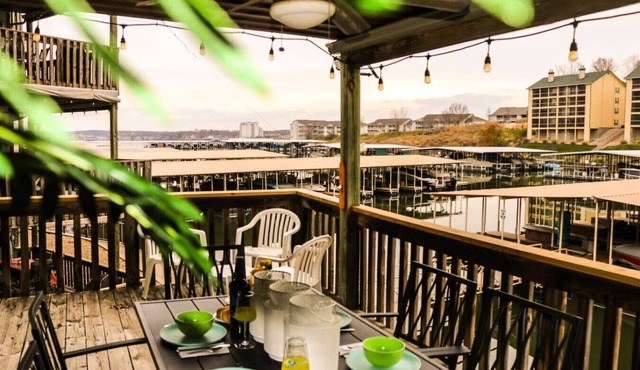 Daylight Cove-Lakefront 2BD/2BA/Pools/Hottub/Near the Strip-6PP