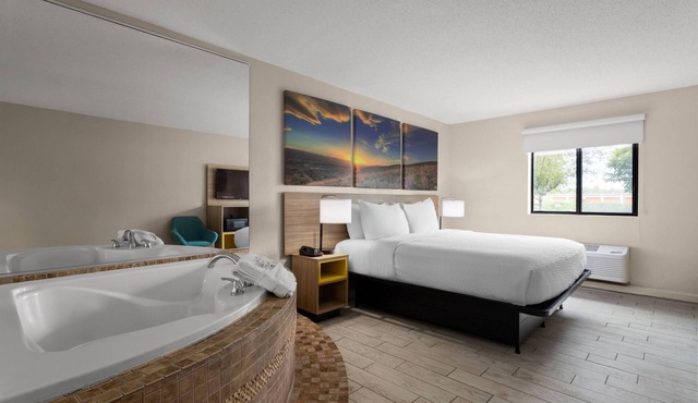 Days Inn and Suites by Wyndham Hammond, IN