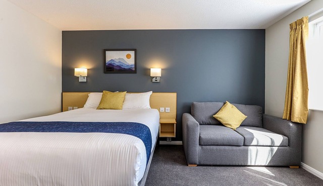 Days Inn by Wyndham Sedgemoor M5