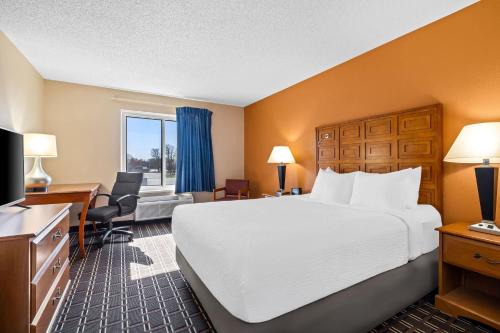 Days Inn by Wyndham Black River Falls - Access to ATV Trail