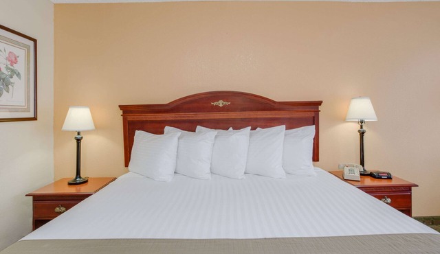 Days Inn by Wyndham Asheville West