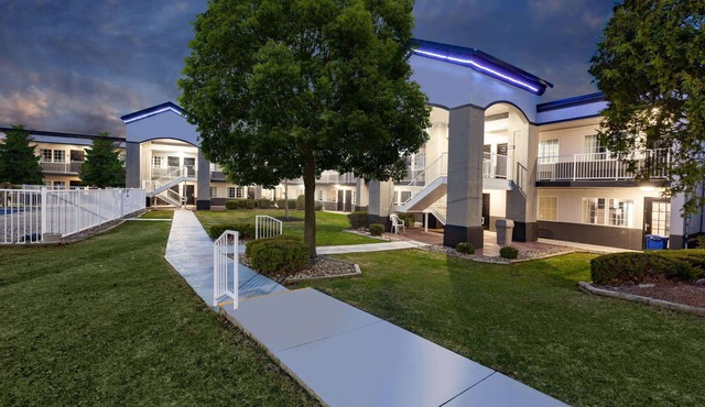 Days Inn by Wyndham Austintown