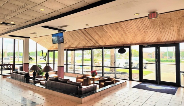 Days Inn by Wyndham Bay City