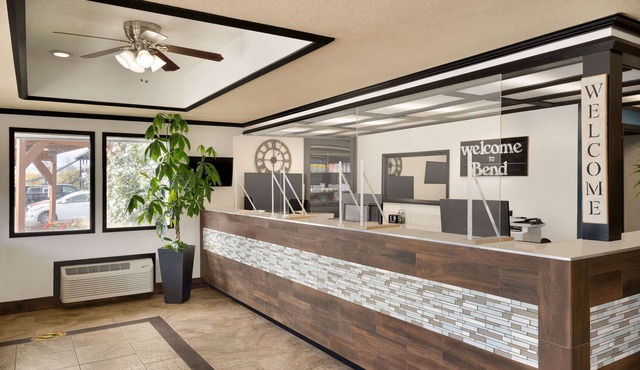 Days Inn by Wyndham Bend