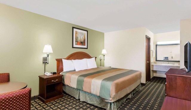 Days Inn by Wyndham Blakely