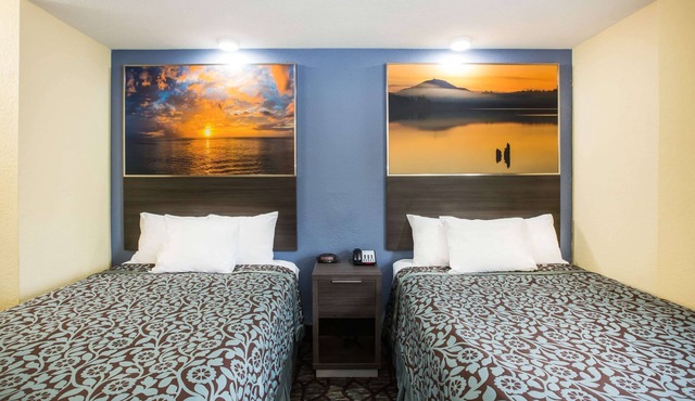 Days Inn by Wyndham Blue Springs