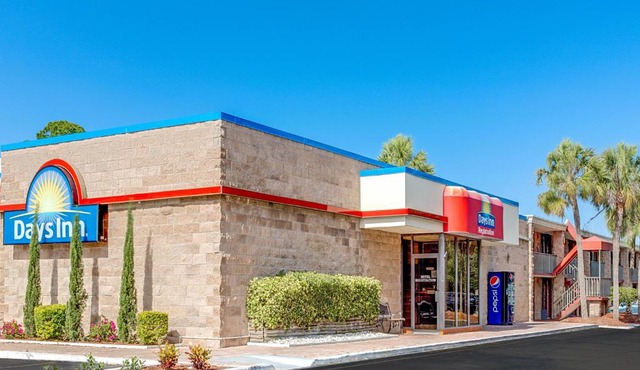 Days Inn by Wyndham Bradenton - Near the Gulf