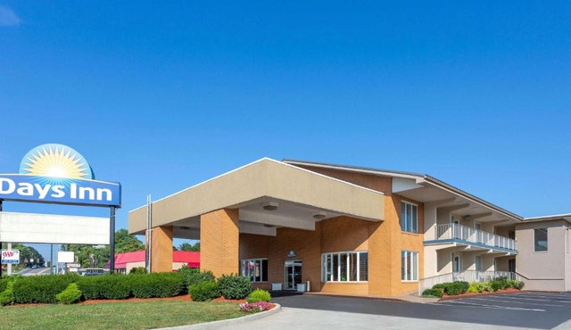 Days Inn by Wyndham Breezewood