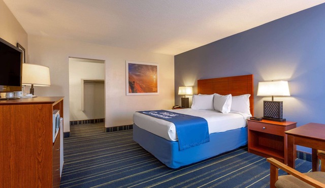 Days Inn by Wyndham Breezewood