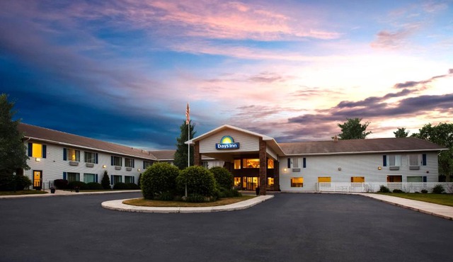 Days Inn by Wyndham Cadillac
