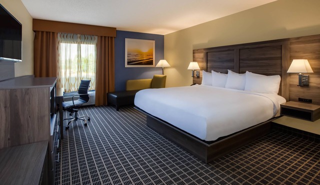 Days Inn by Wyndham Cadillac