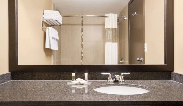 Days Inn by Wyndham Calgary Northwest