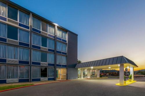 Days Inn by Wyndham Cambridge