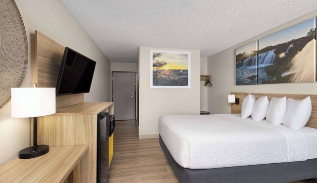 Days Inn by Wyndham Carthage