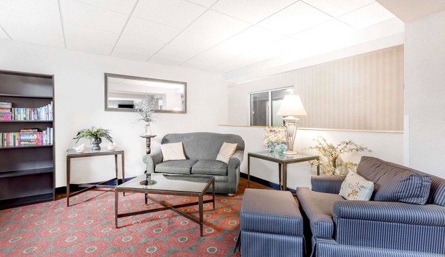 Days Inn by Wyndham Cedar Falls- University Plaza