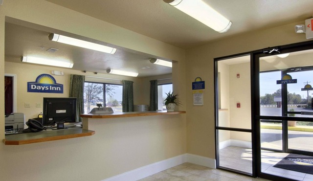 Days Inn by Wyndham Centre