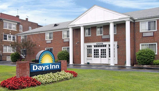 Days Inn by Wyndham Cleveland Lakewood