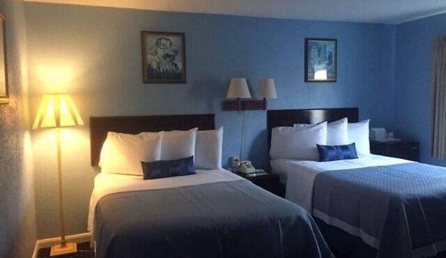 Days Inn by Wyndham Cleveland Lakewood