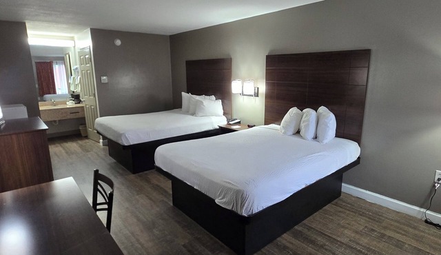 Days Inn by Wyndham Clinton