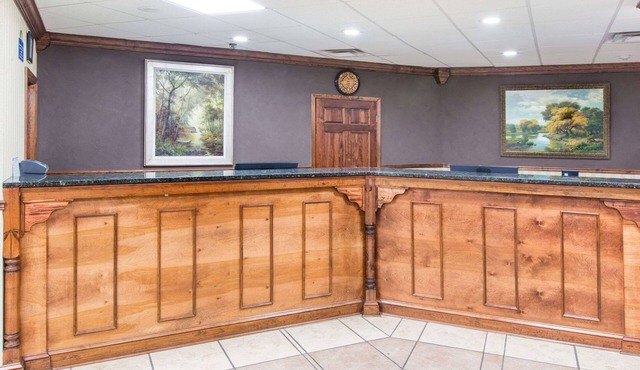 Days Inn by Wyndham Columbus-North Fort Moore