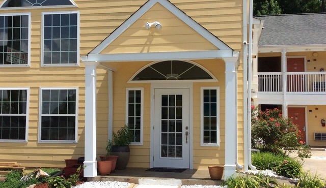 Days Inn by Wyndham Cornelia