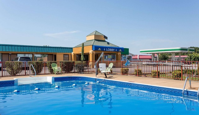 Days Inn by Wyndham Dickson