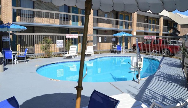 Days Inn by Wyndham Easley West Of Greenville/Clemson Area