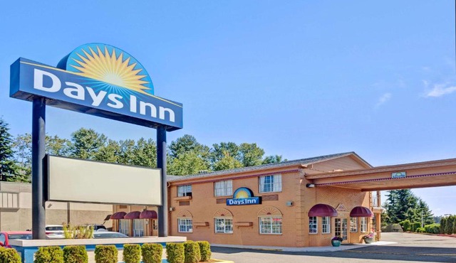 Days Inn by Wyndham Everett