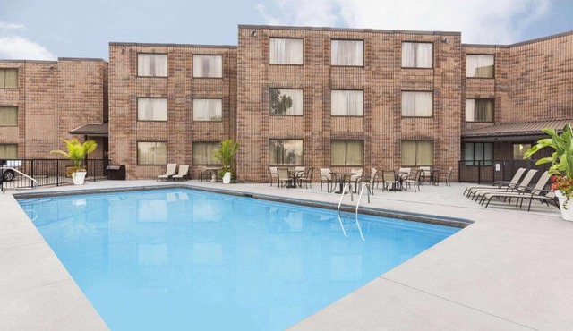 Days Inn by Wyndham Fallsview