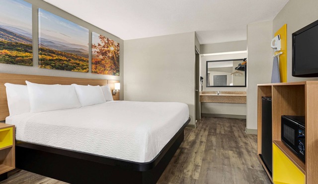 Days Inn by Wyndham Fulton