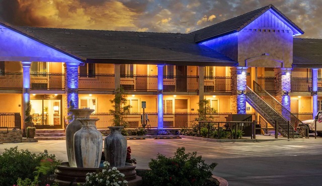 Days Inn by Wyndham Galt/Elk Grove South