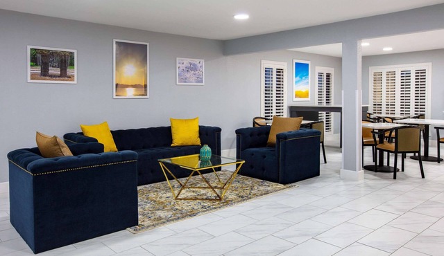 Days Inn by Wyndham Granbury