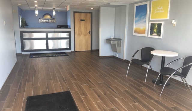 Days Inn by Wyndham Grove City Columbus South
