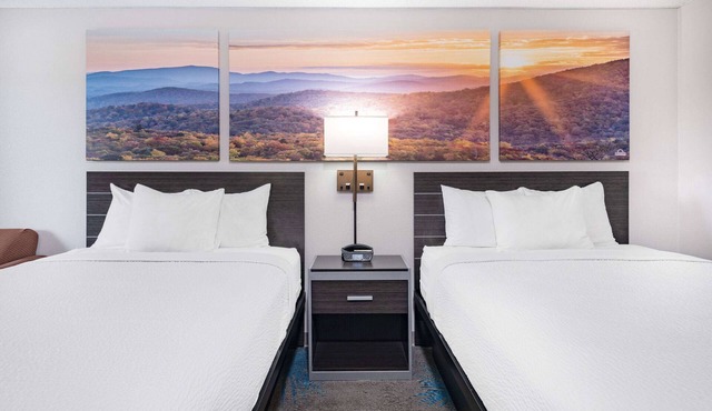 Days Inn by Wyndham Hamilton