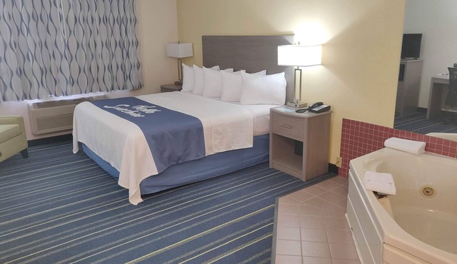 Days Inn by Wyndham Hinckley