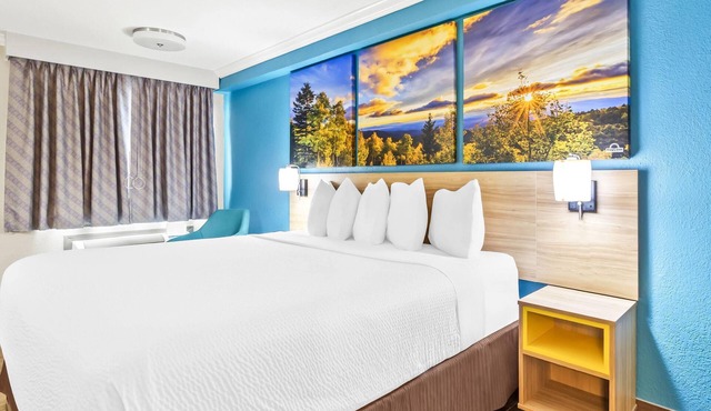 Days Inn by Wyndham Houston East