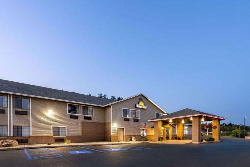 Days Inn by Wyndham Iron Mountain