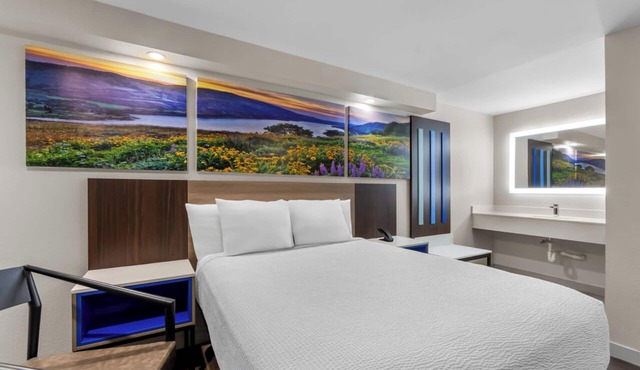 Days Inn by Wyndham Indianapolis East Post Road