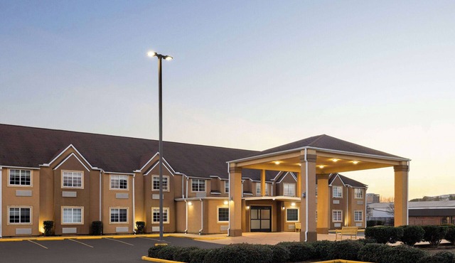 Days Inn By Wyndham Jackson Downtown