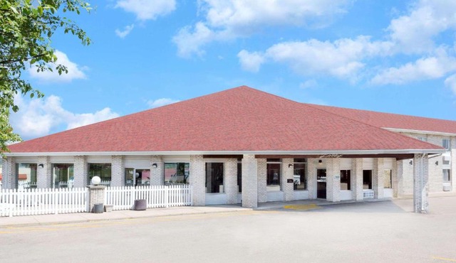 Days Inn by Wyndham Jackson
