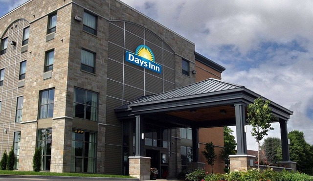 Days Inn by Wyndham Levis